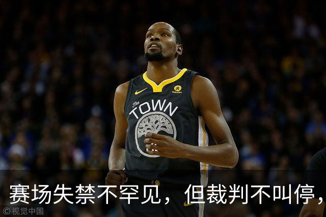 赛场失禁不罕见，但裁判不叫停，有选手踩到残留物打滑，有损比赛公平